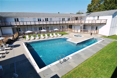 babylon ny hotels|Find hotels in Babylon, NY from CA $122.